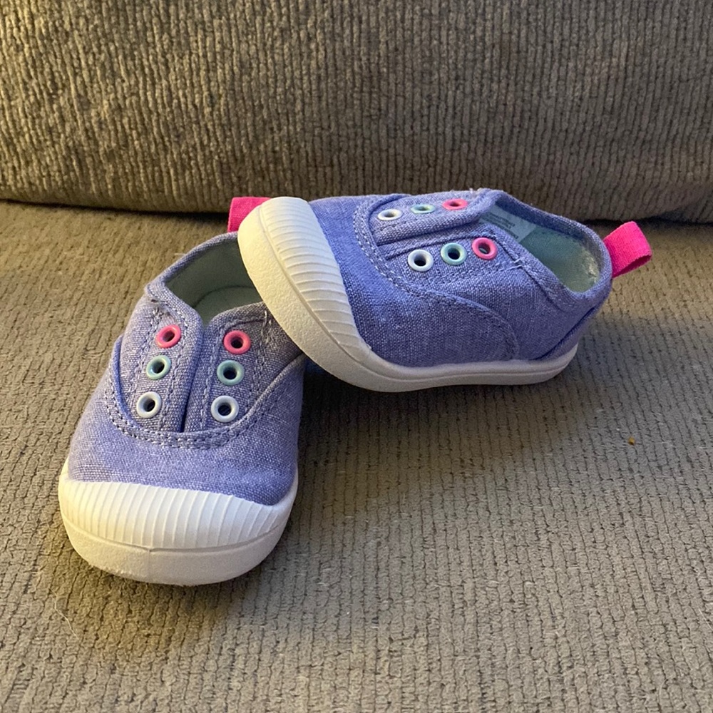Cat & Jack size 4 sneaker